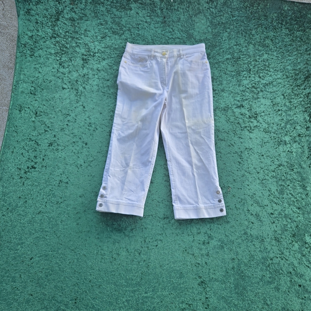 Zerres Crisp‎ White Buttoned Capris